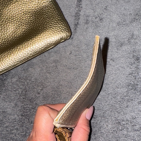 EXPRESS- Gold Textured Clutch Set - Picture 16 of 17
